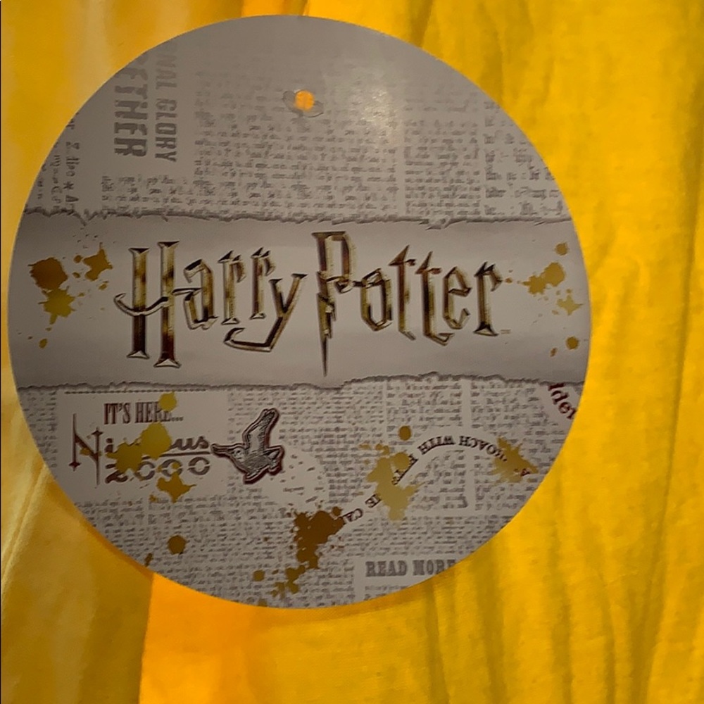 Yellow Harry Potter Hogwarts T-shirt - Picture 4 of 6